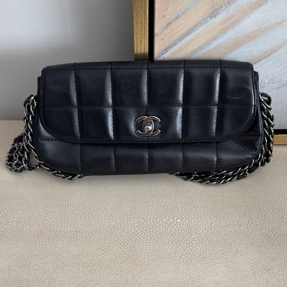 Chanel Black Quilted Leather Bag - Picture 2 of 6
